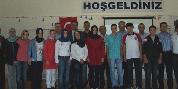 Köy okulunda başarılı öğrencilere altın verildi