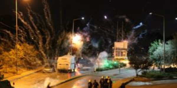 Polis, ODTÜ eylemcilerine müdahale etti