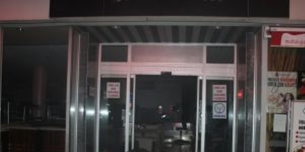 Restoran bacasında çıkan yangın paniğe neden oldu