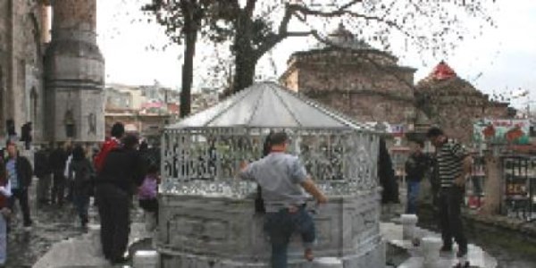 Hırsızlar polisten kaçamadı