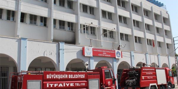 Erkek öğrenci yurdunda yangın