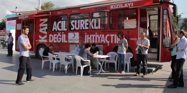 Atanamayan öğretmenlerden kan bağışlı eylem