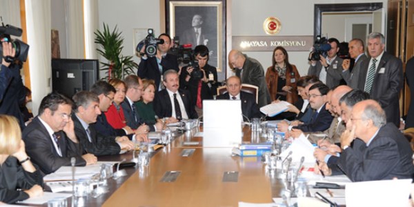 Yeni anayasanın düğümlendiği noktalarda partiler ne diyor