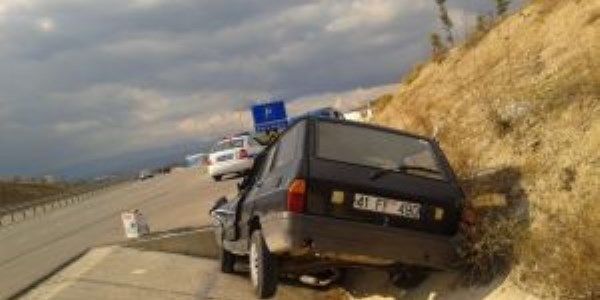 Osmaneli'de trafik kazası, 4 yaralı