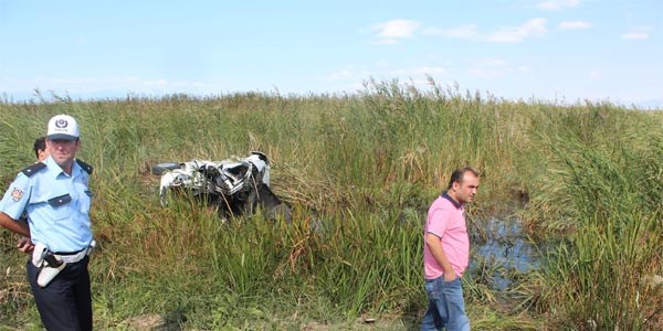 Otomobil Beyşehir Gölü'ne uçtu: 1 yaralı