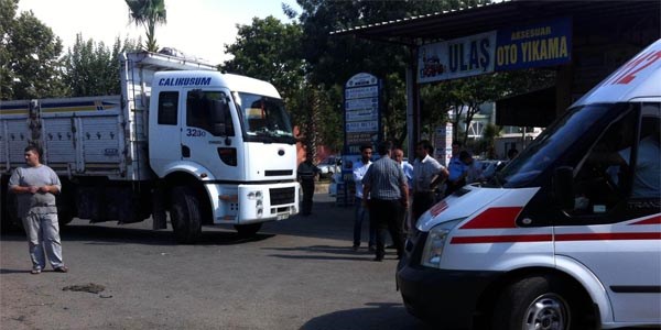 Kamyon, yayanın üzerinden geçti