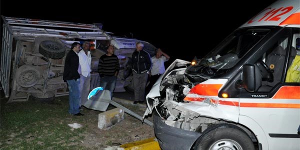 Yaral ocuu tayan ambulans kaza yapt