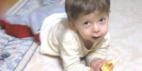 Muayene edilip gönderilen çocuk, beyin kanamasından öldü