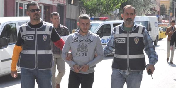 Taksiciyi ayağından vurdu