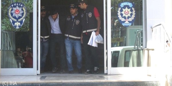 Sahte savcılar emekli kadını dolandırdı