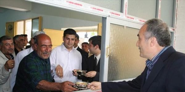 Şanlıurfa Belediyesi 5 bin kişiye sıcak çorba ikramı yapıyor