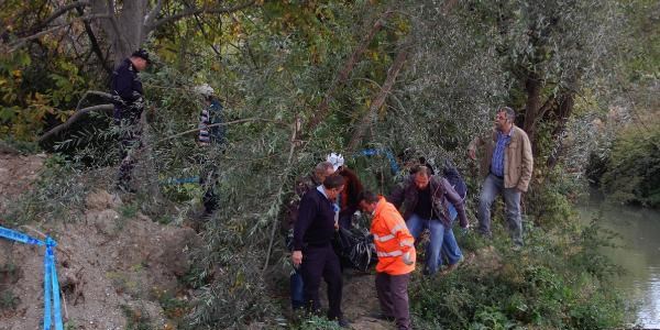 Orman işçisi kendini ağaca astı