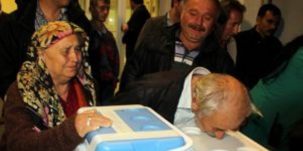 Bağışladıkları organları öperek uğurladılar
