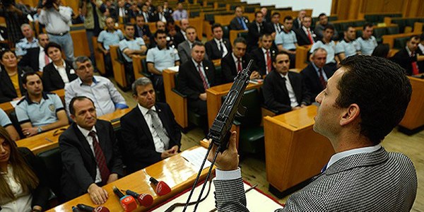 Meclis polisine suikast önleme eğitimi