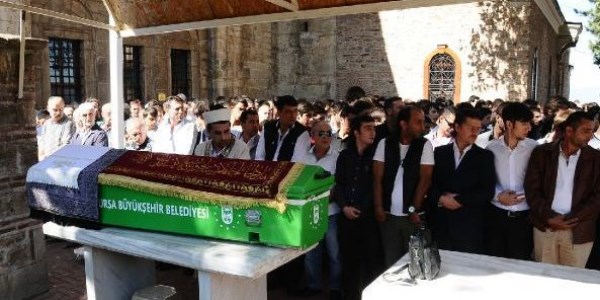 Cep telefonu için öldürülen liseli Batuhan'a gözü yaşlı veda
