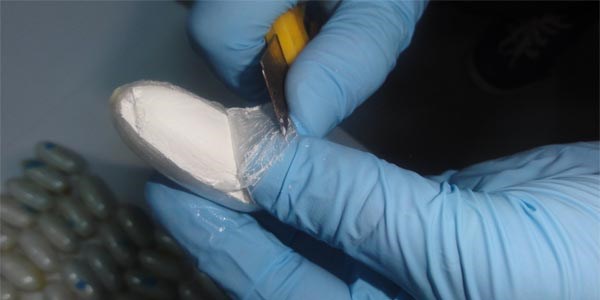 Midesinden 1 kilo kokain çıktı