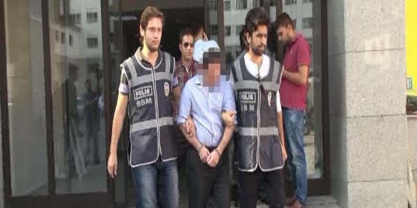 Öğrencilerin etek altı görüntülerini çeken öğretmen tutuklandı