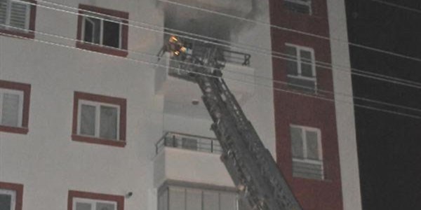 2 yaşındaki çocuk, çakmakla oynarken evi yaktı