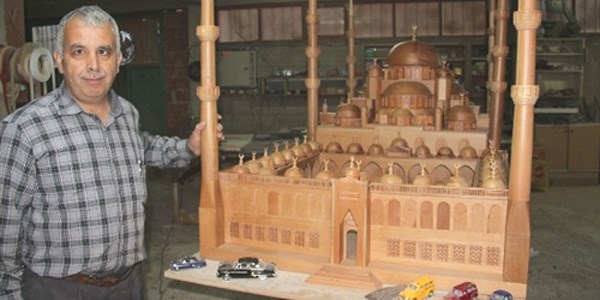 İmam Konal'dan cami maketi