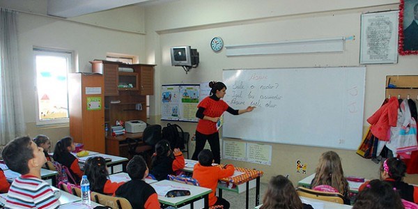 Özel okullarda farklı dil de eğitim