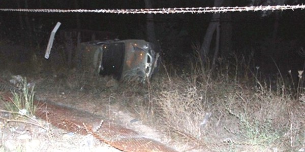 Ambulansa yol vermek isterken takla attı