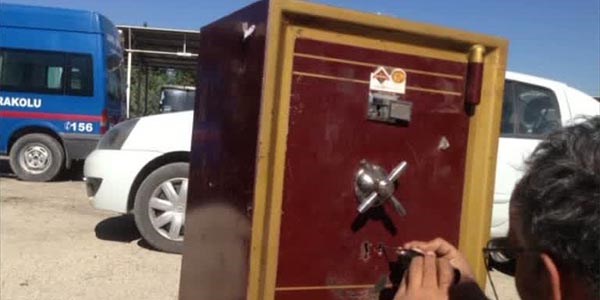 Rüşvetçilerin kasası, çilingir yardımıyla açıldı