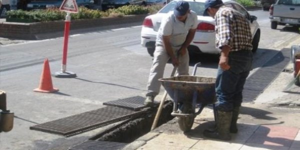 Ödemiş Belediyesi'nden yağışlar öncesi mazgal temizliği