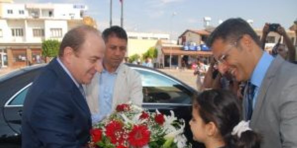 Vali halkla buluştu