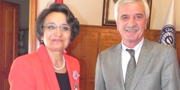 Rektör Hanım'a Ödemiş'ten şık hediye