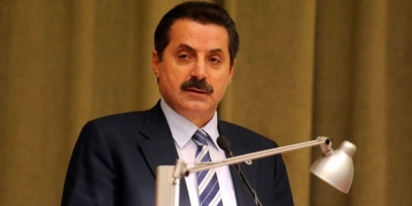 Bakan Çelik: Kadının topuğundan bize ne?