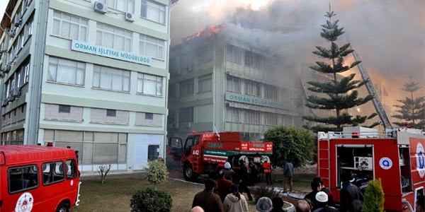 Orman Bölge Müdürlüğü lojmanlarında yangın