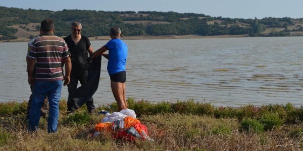 Flamingoları görüntülerken denize çakıldı