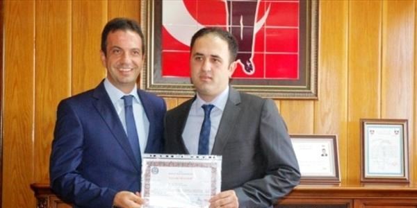 Aile hekimine başarı belgesi