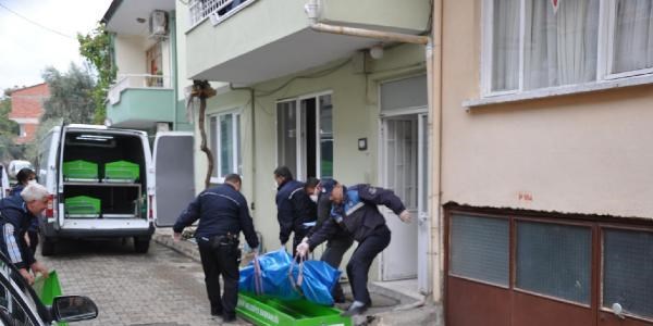 92 yaşındaki emekli evinde ölü bulundu