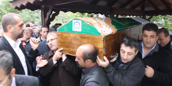 Kaşif Şahinkesen'in kayınvalidesi toprağa verildi