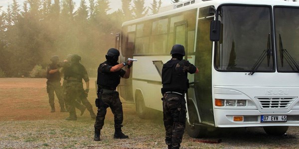 Antalya polisinden rehine tatbikatı