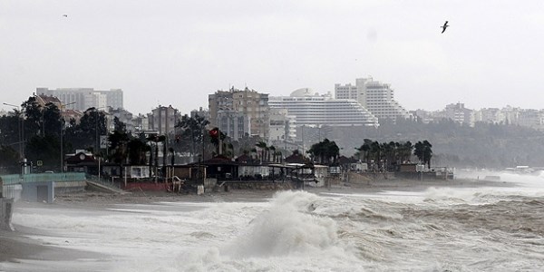 Meteoroloji'den Akdeniz'de fırtına uyarısı