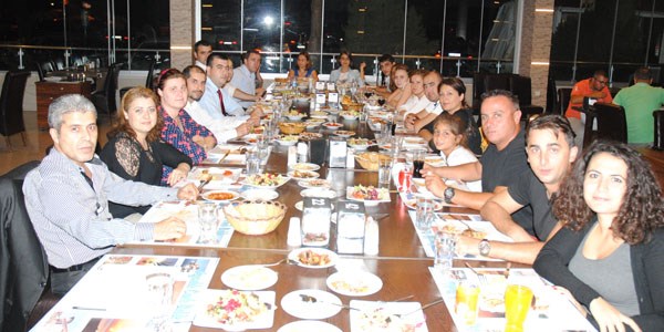 Ayvalık'ta banka personeli moral yemeğinde buluştu