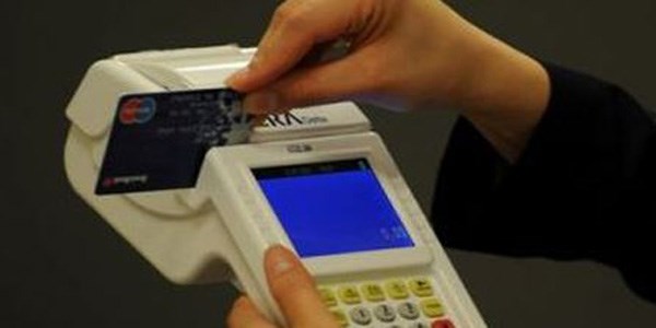 Yüzbinlerce esnaf POS cihazını alamadı
