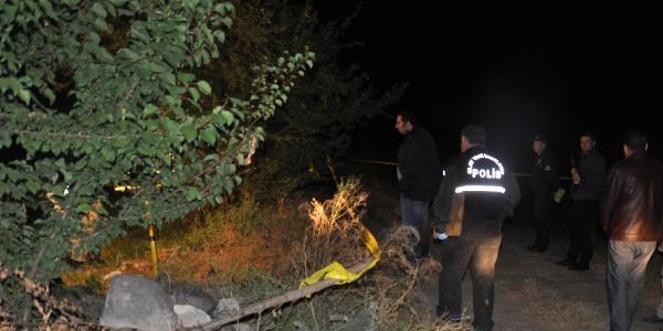 Çiftçi, başı taşla ezilerek öldürüldü