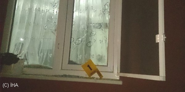 Gölcük'te ev kurşunlandı