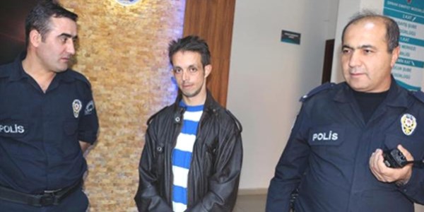 Yanlışlıkla Şırnak'a gelen engelli gence polis sahip çıktı