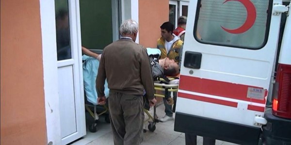 Otomobil uçuruma yuvarlandı: 3 yaralı
