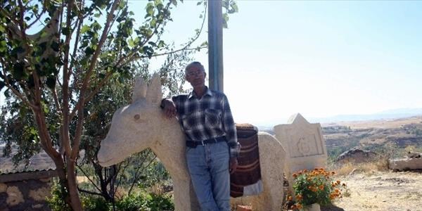 Emekli olduktan sonra heykeltraşlığa merak sardı