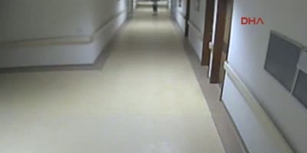 Hastane soyguncusu gvenlik kamerasnda