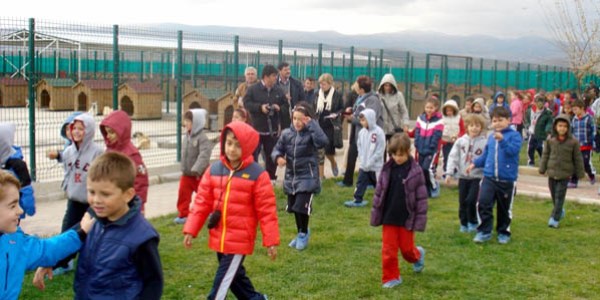 Geçici Hayvan Bakımevi kapılarını öğrencilere açtı