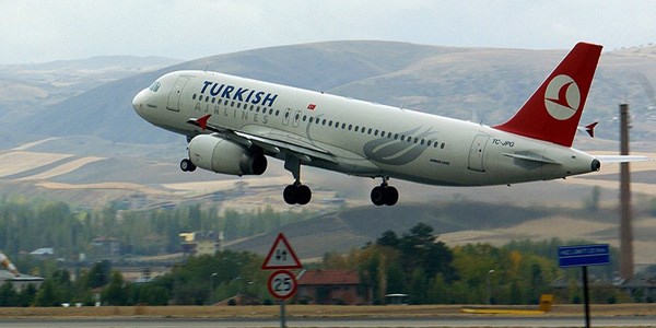 'Uçaklarda anons için resmi dil yeterli'