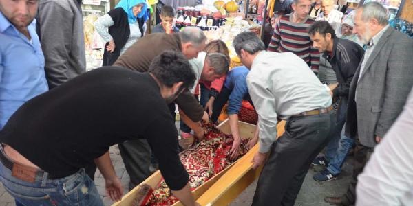 Pazarcı kadın, tezgah başında öldü
