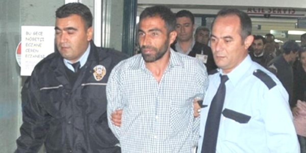 Cinnet geçirip av tüfeğiyle polise ateş eden işçiyi Emniyet Müdürü ikna etti
