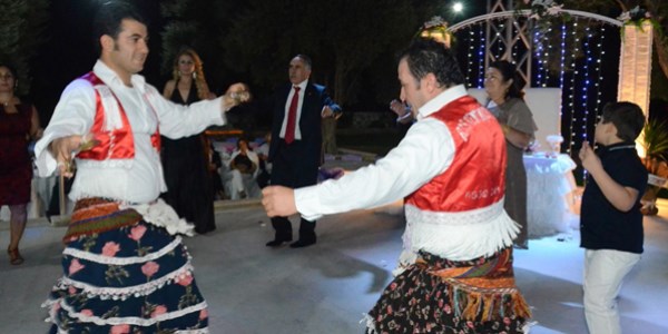 Gelin tarafından 'köçekli' düğün jesti